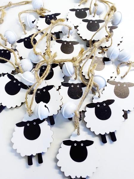 Geschenkanhänger Schaf mit Glocke